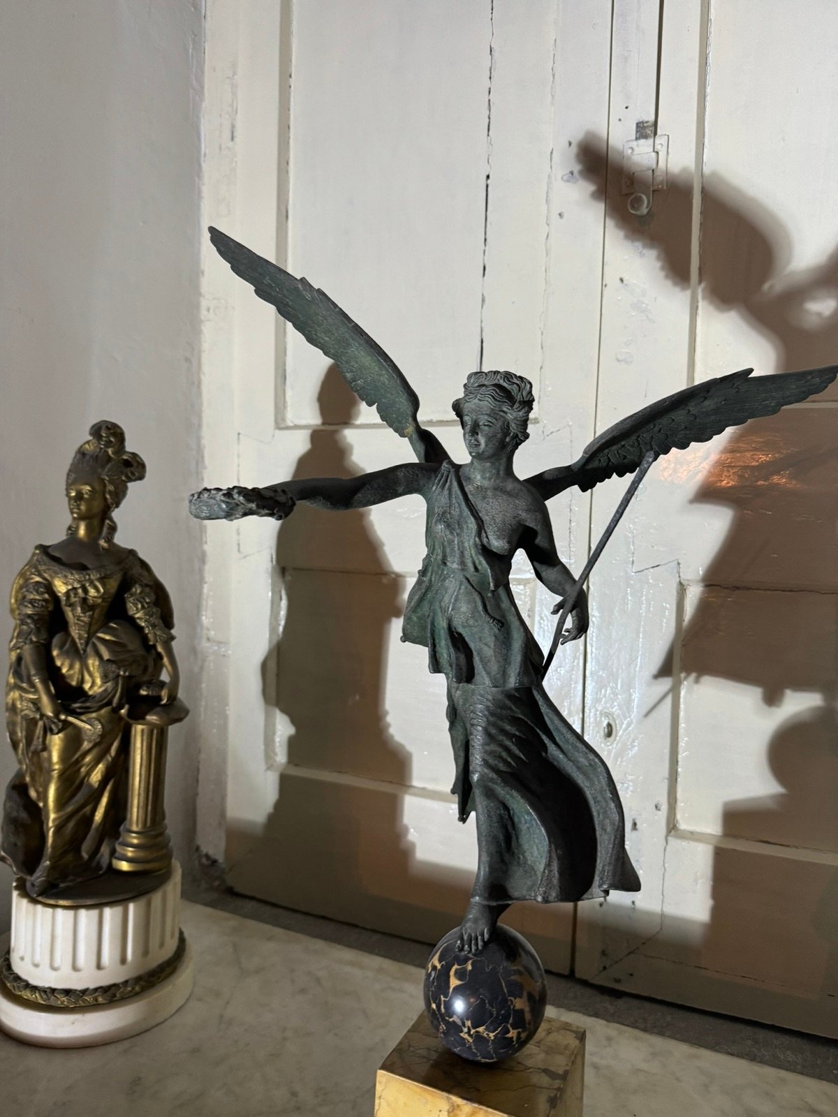 Bronzo raffigurante una Vittoria alata, dettaglio d'arredo